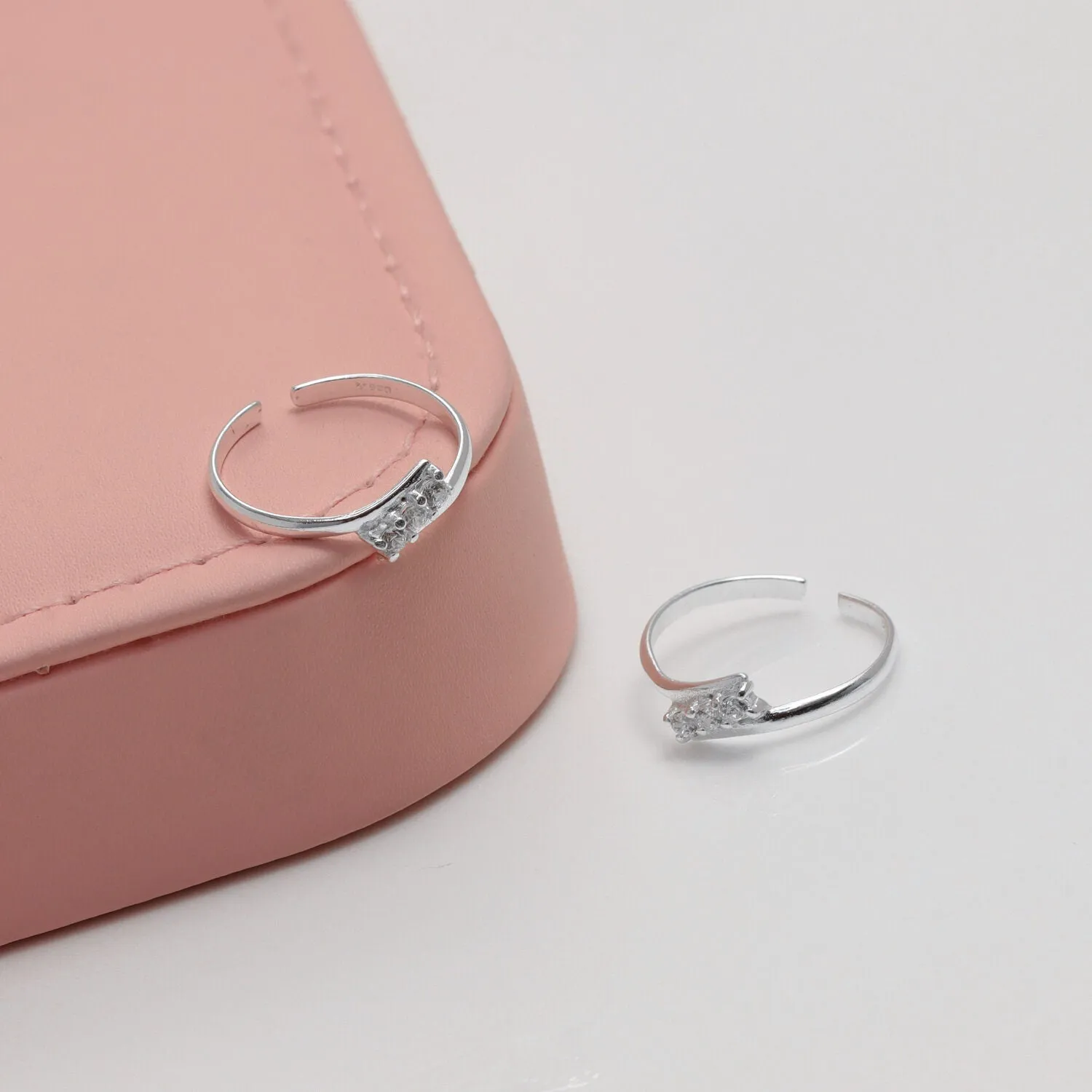 925 Sterling Silver Linear Zircon Elegant and Comfortable Adjustable Toe Ring for Women
