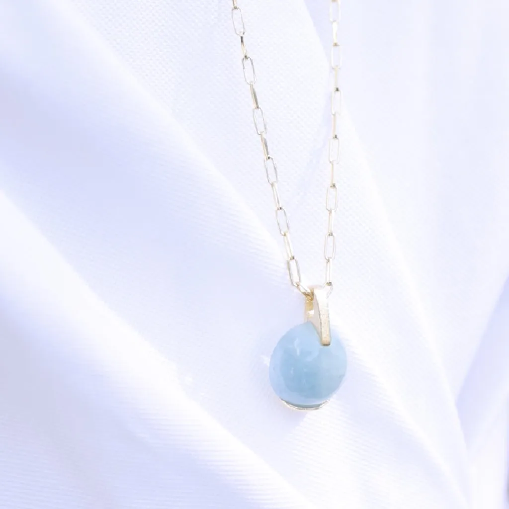 LUNA Round Pendant Necklace