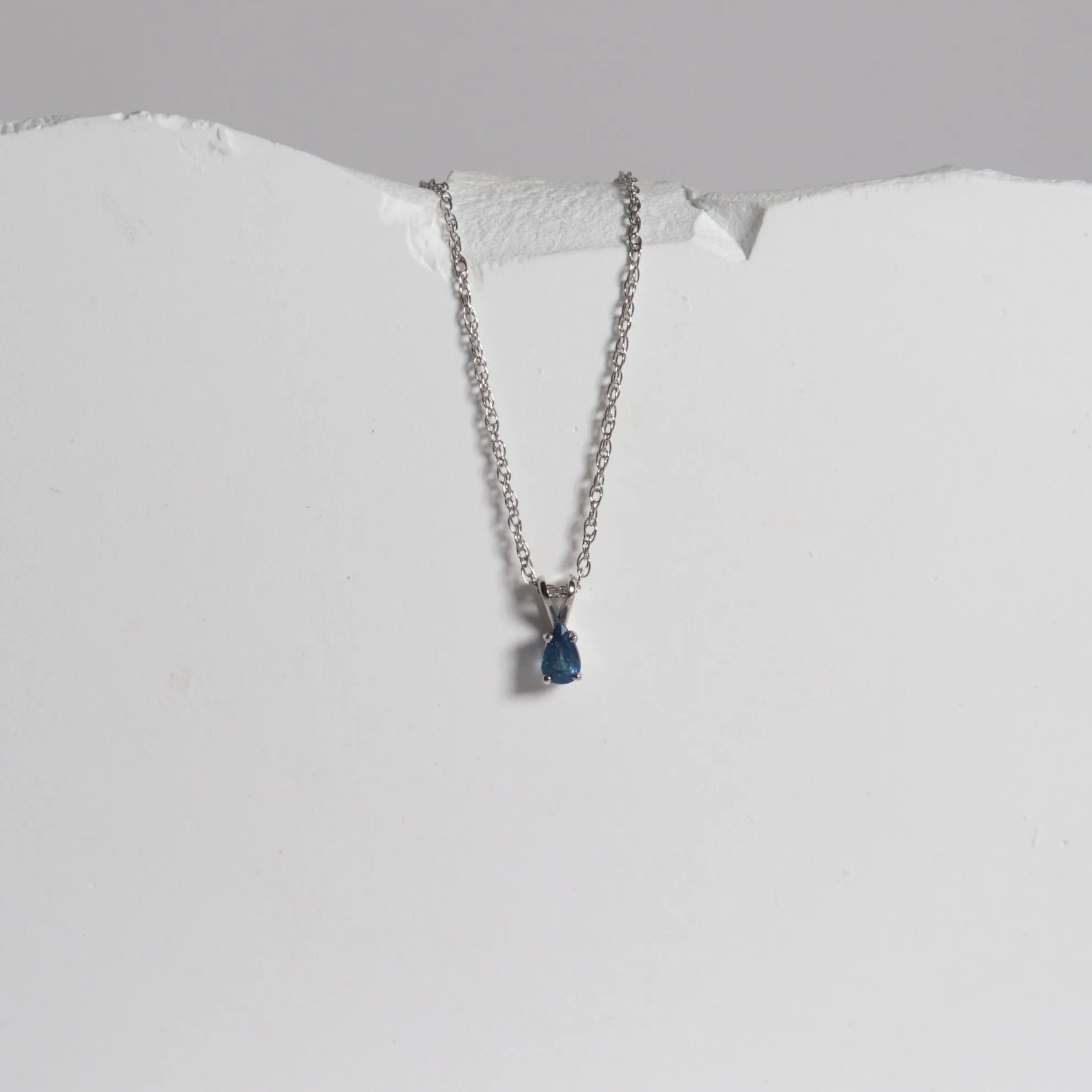 Pear Shape Solitaire Yogo Sapphire Necklace