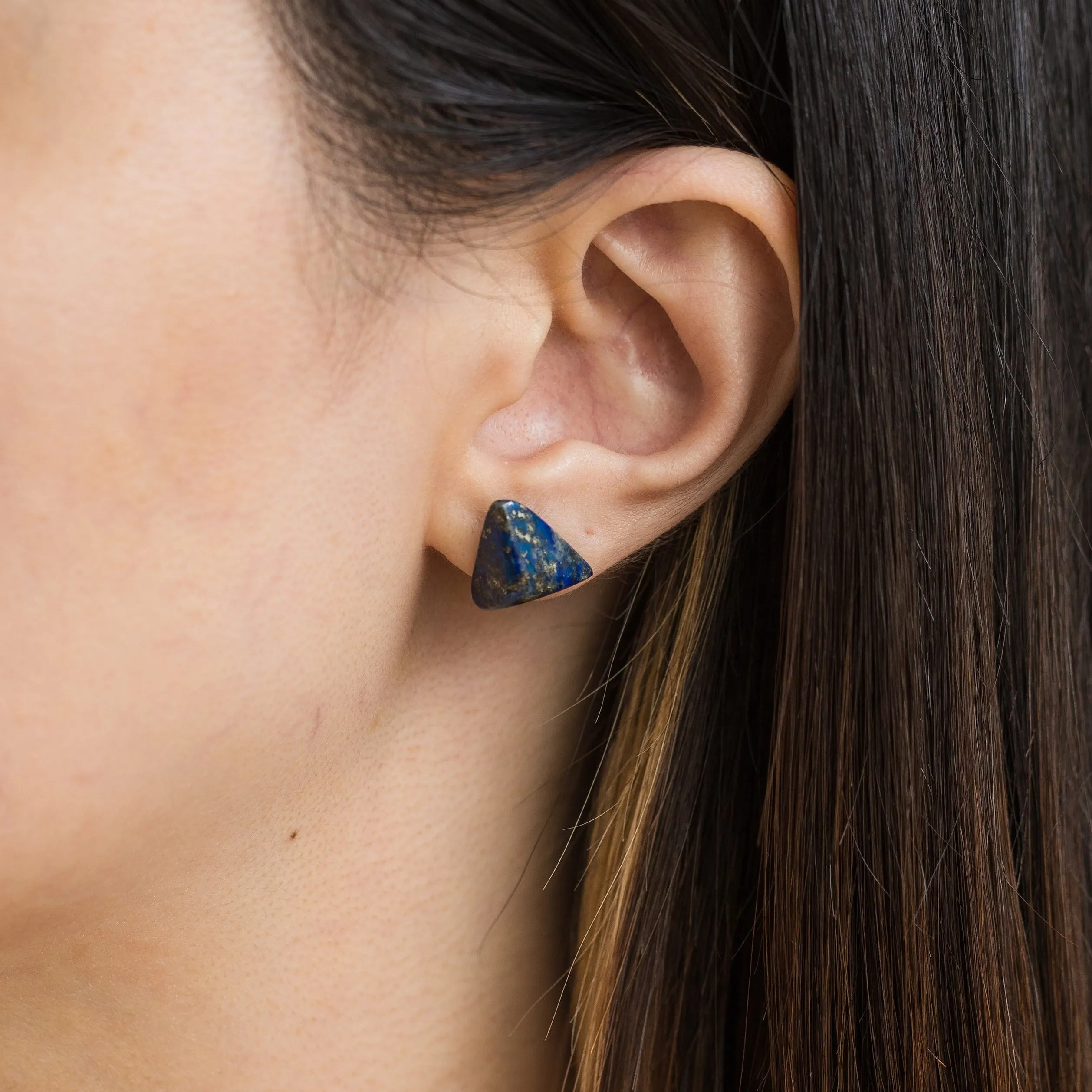 Rough stone lapis lazuli stud
