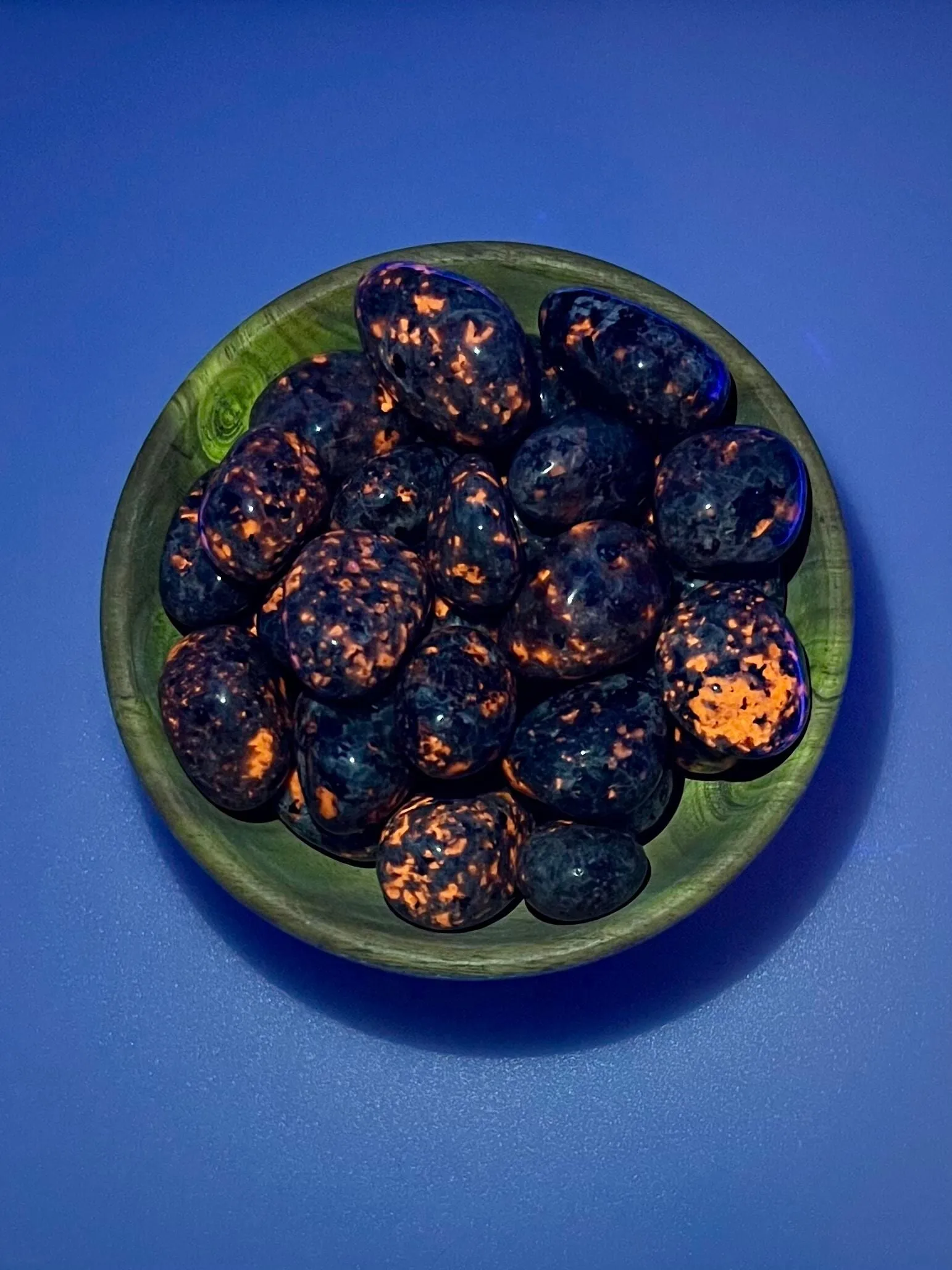Yooperlite (sodalite-rich syenite) Tumbles